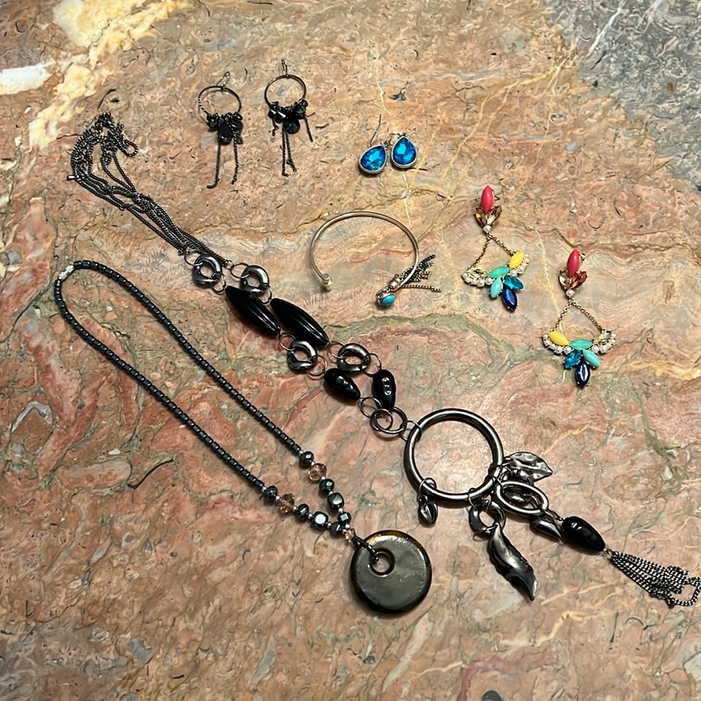 Fashion jewelry bundle.